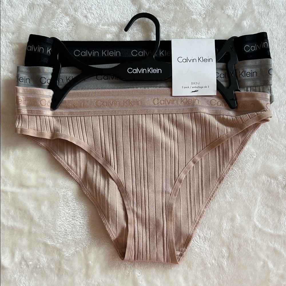 New Calvin Klein Black and Tan Ribbed Bikini Underwear Set Size Small